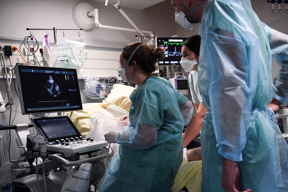 Corona-Patient auf der Intensivstation eines Spitals.