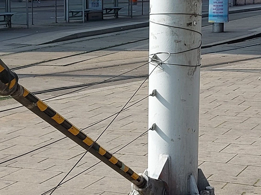 Laut eines Zeugens soll das Seil kurz vor Mittag noch nicht angebracht gewesen sein.&nbsp;