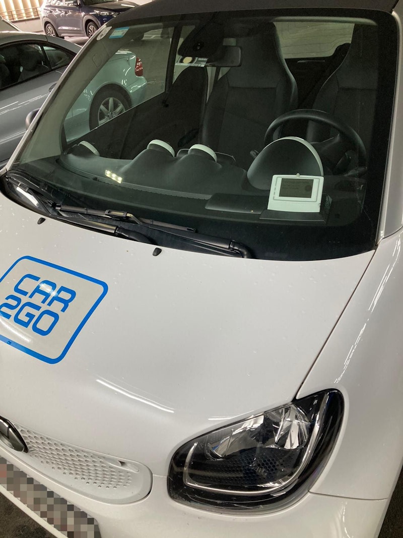Das Auto wurde wurde auf einem Behindertenparkplatz abgestellt.