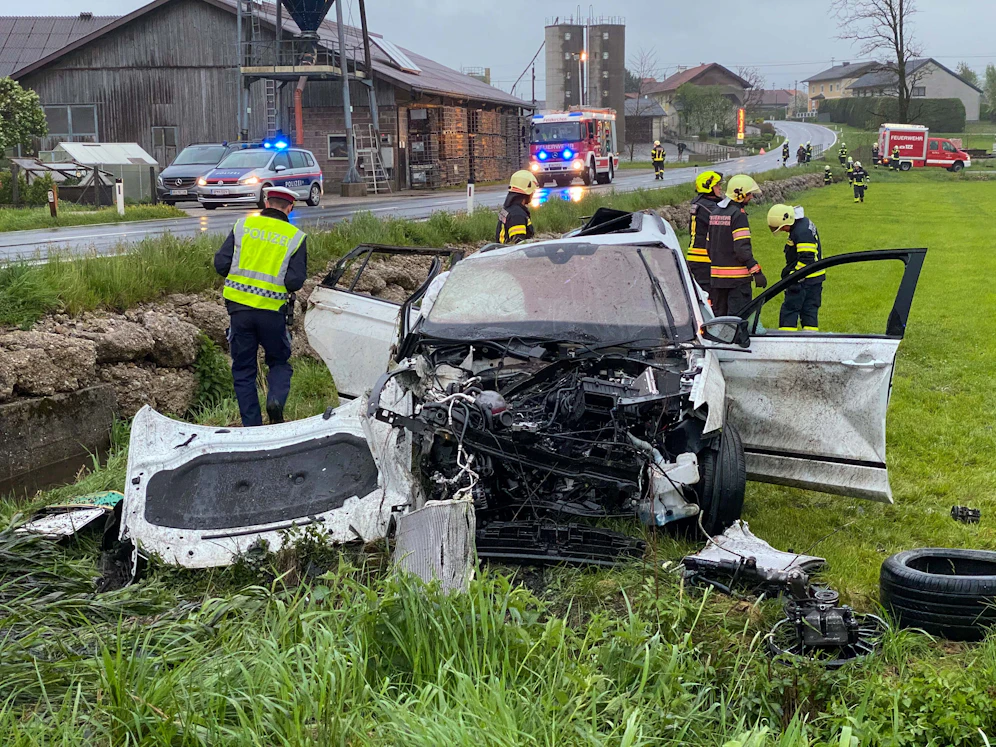 Der Wagen des Lenkers (36) wurde völlig demoliert.