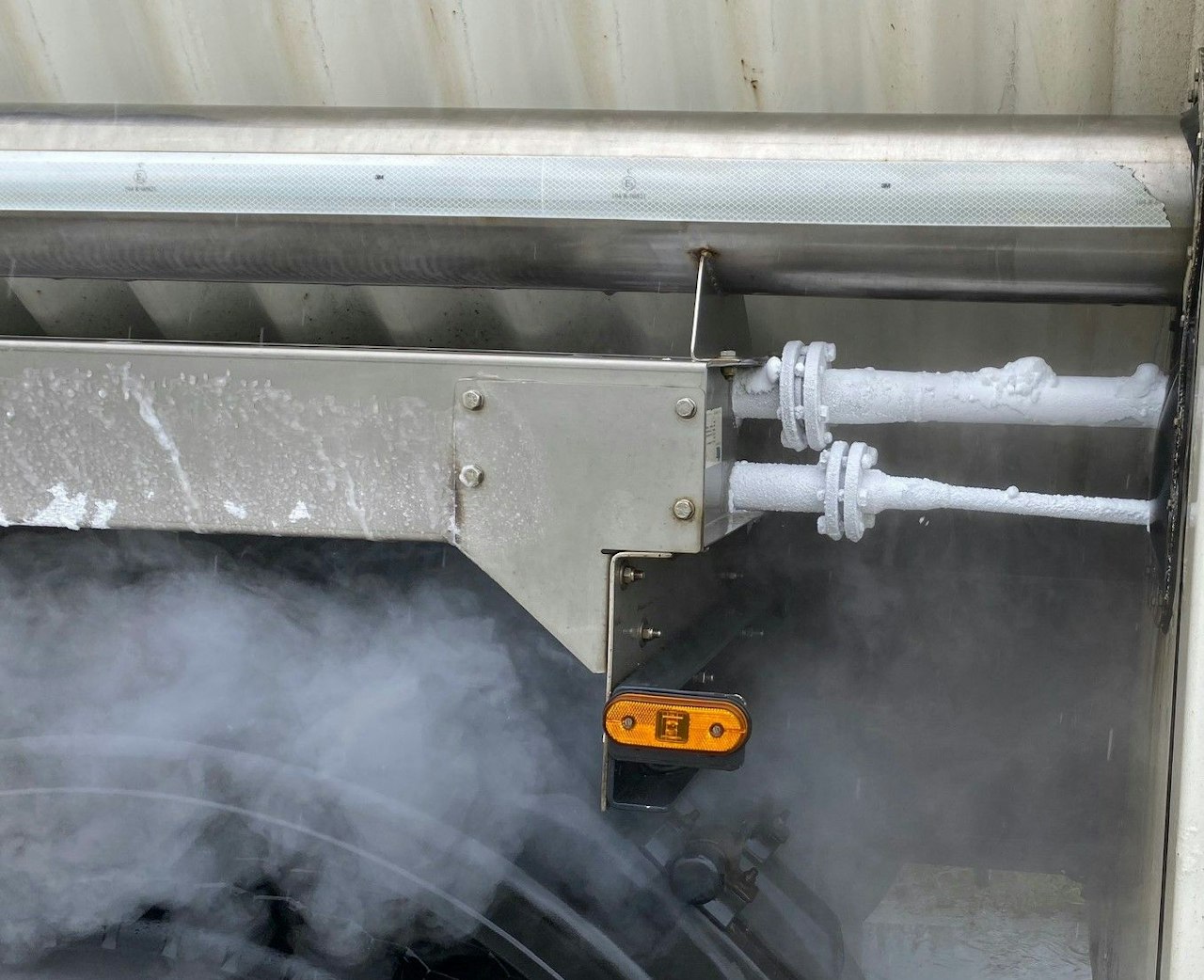 Heute.at - Gasaustritt! Polizei muss Gefahrgut-Lkw nachjagen