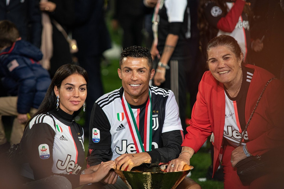 Ronaldo-Mutter Dolores Aveiro will ihrem Sohn die Rückkehr nach Portugal schmackhaft machen. 