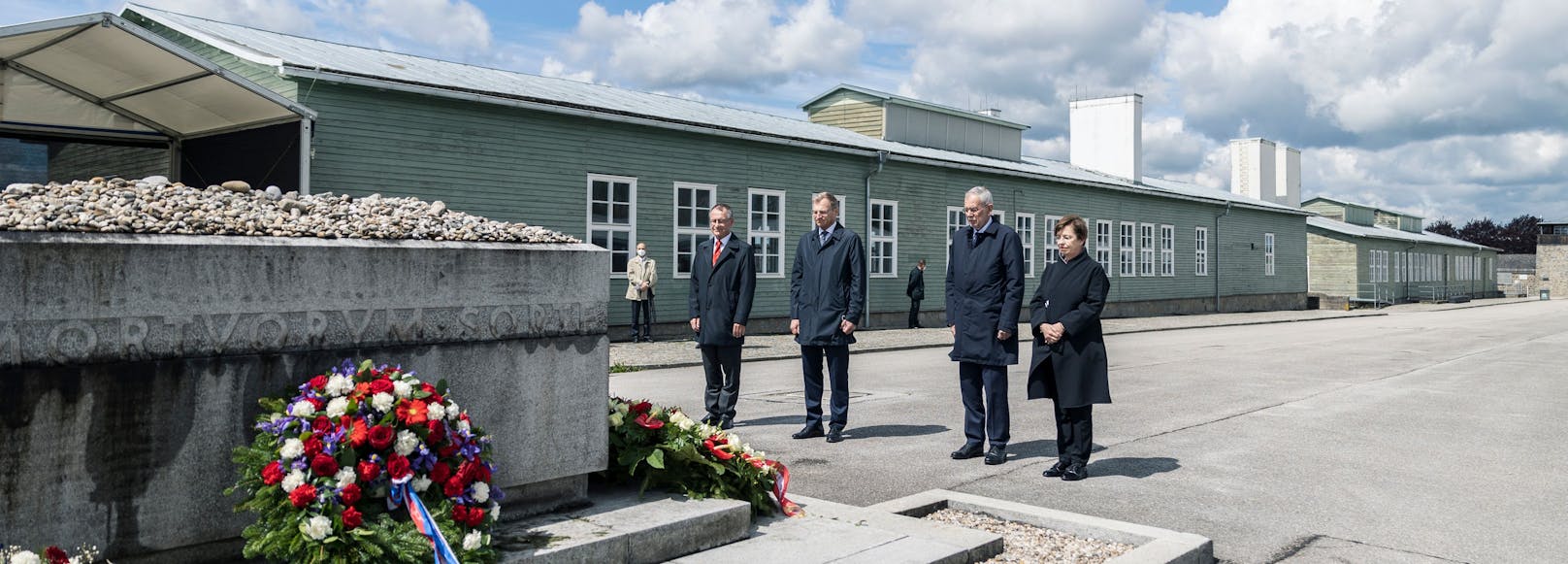 Robert Eiter, Mauthausen Komitee, Landeshauptmann Thomas Stelzer, Bundespräsident Alexander Van der Bellen, Doris Schmidauer.