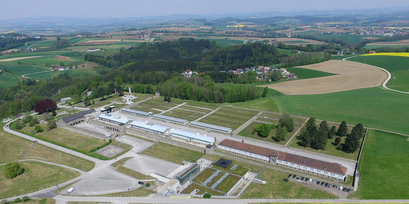 Eine Luftaufnahme des ehemaligen Konzentrationslagers (KZ) Mauthausen