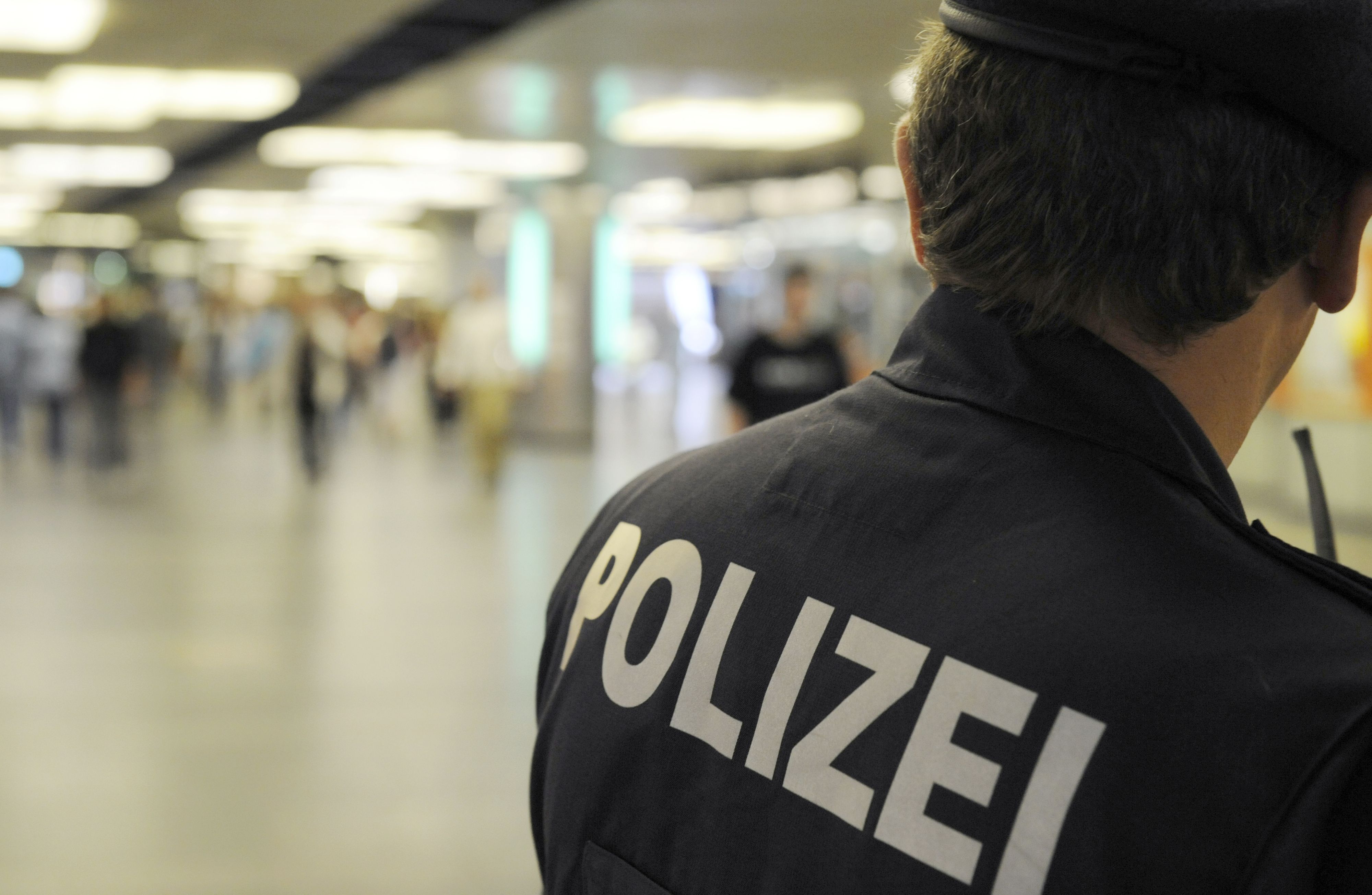 Polizeieinsatz bei der U4-Station Karlsplatz wegen einer rabiaten 16-Jährigen
