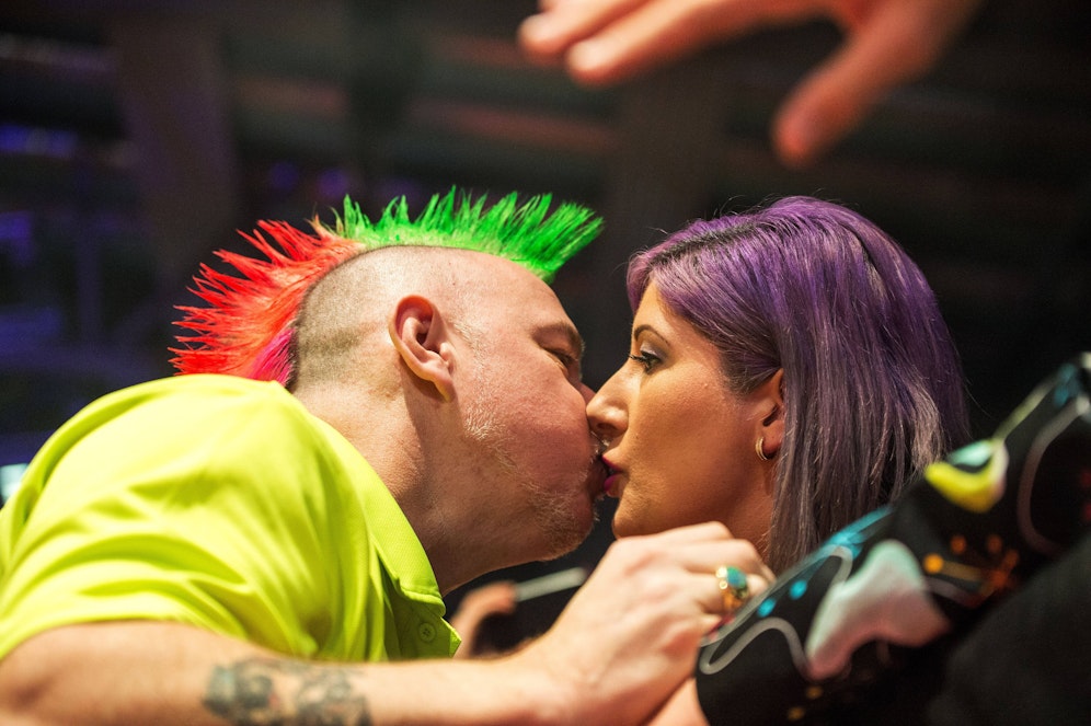 Peter Wright und seine Frau Joanne. 
