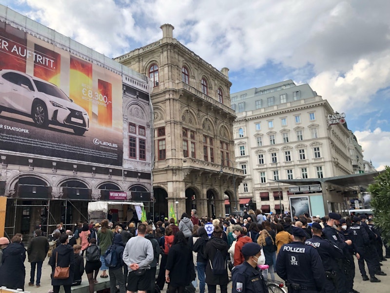 Bei der Demonstration gegen Antisemitismus gab es unterdessen Redebeiträge