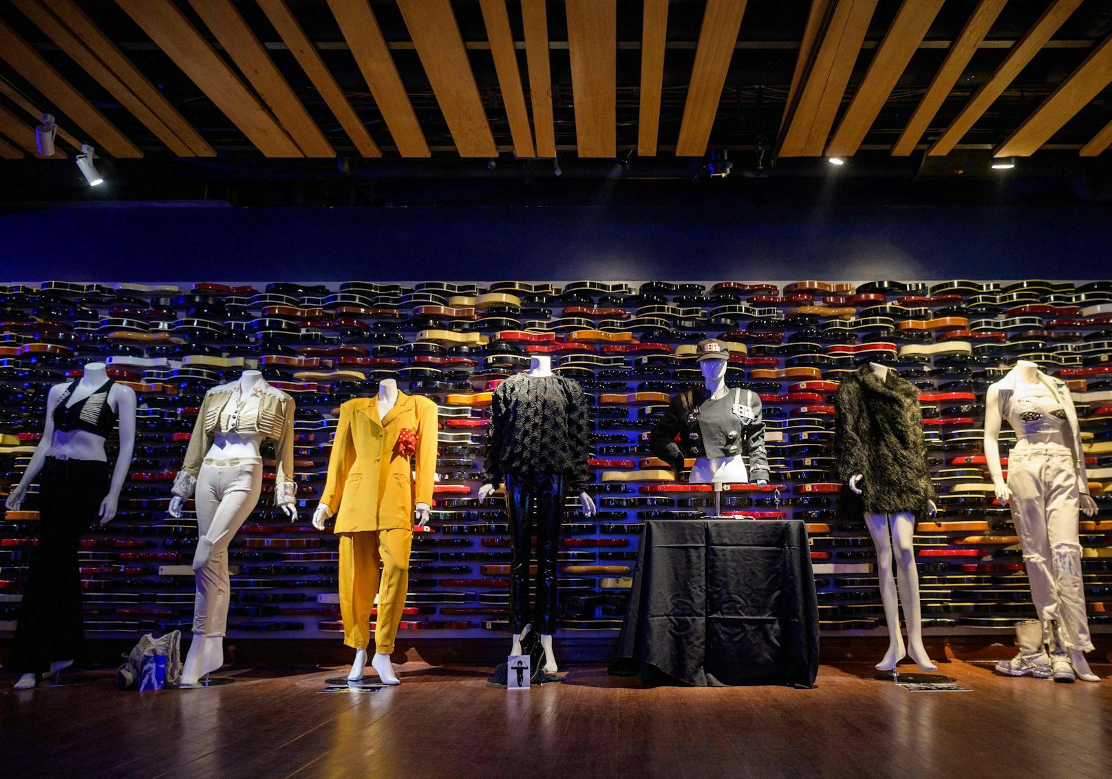 <strong>Janet Jackson</strong> entrümpelt über 1.000 Kleider, Kostüme und Accessoires