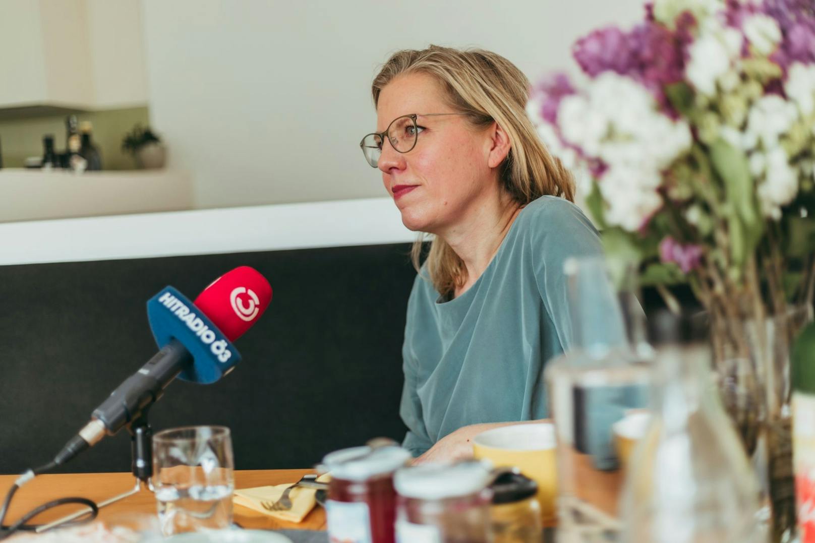 Beim Ö3-"Frühstück" mit Claudia Stöckl gewährte Umweltministerin Leonore Gewessler private Einblicke.