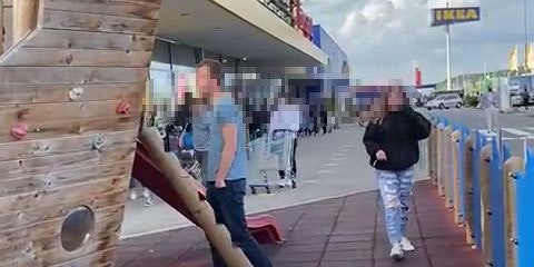 "Kurz vor Geschäftsschluss war die Schlange immer noch riesig", berichtet eine Leserin.