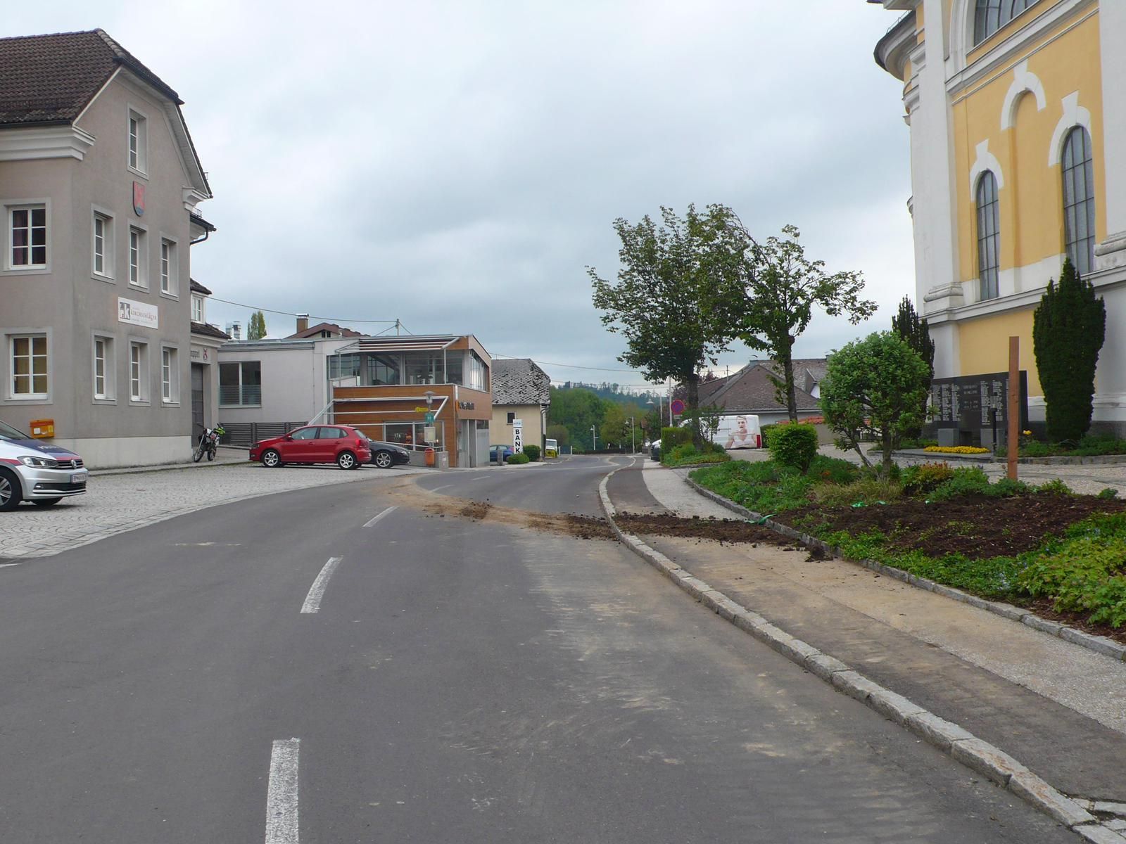 Unbekannte rissen die Nordmantanne aus der Verankerung, transportierten sie bis ins zehn Kilometer entfernte Hofkirchen.