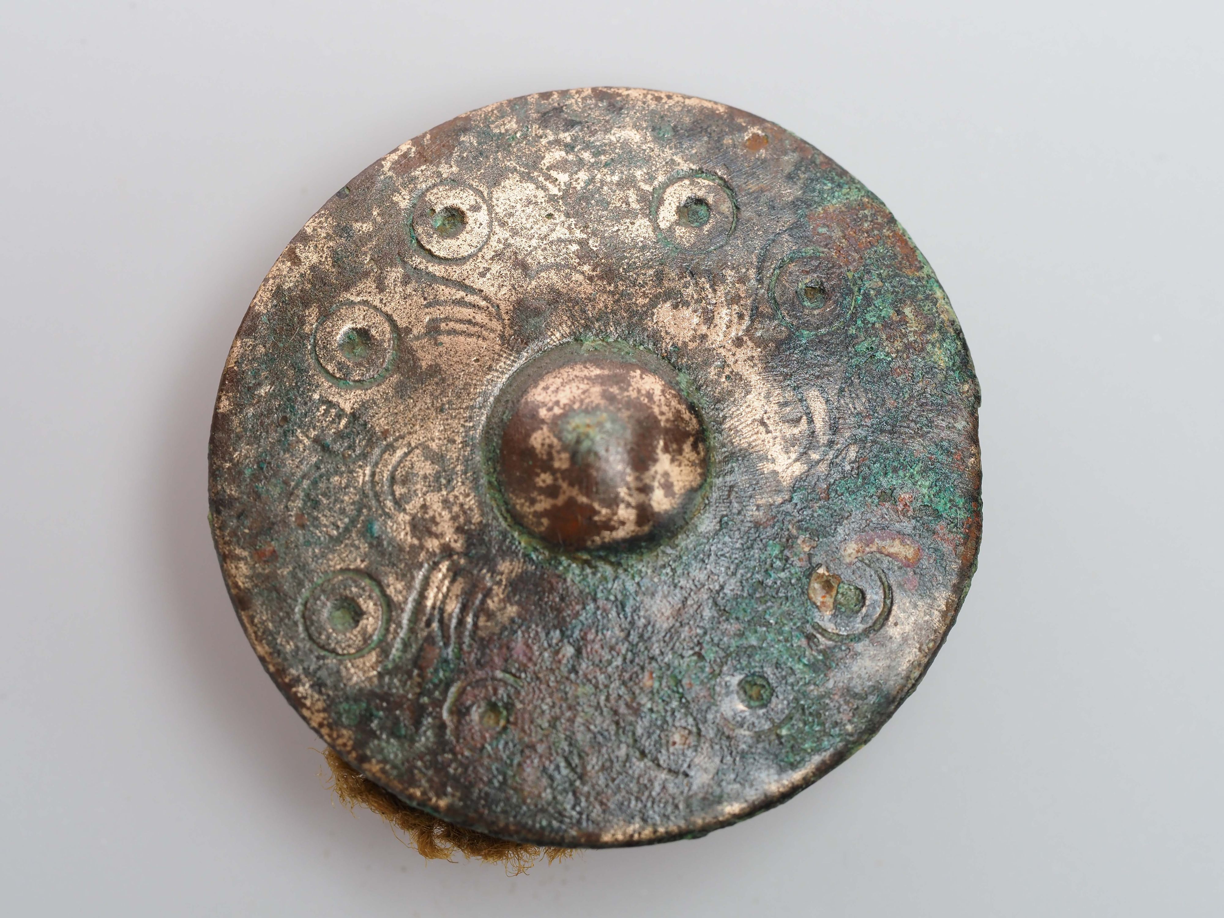 Eines der wenigen Beispiele für einen individuell verzierten Messingknopf anstelle der sonst üblichen blanken Uniformknöpfe der österreichischen Soldaten.