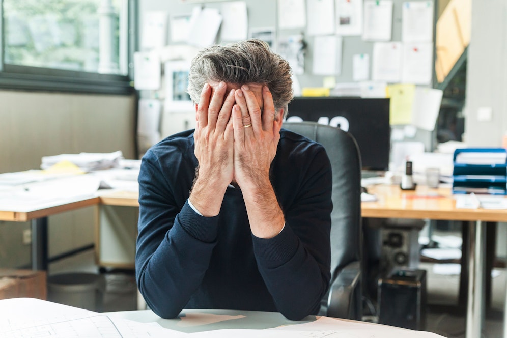 Wer mehr als 55 Stunden pro Woche arbeitet, geht ein großes gesundheitliches Risiko ein.