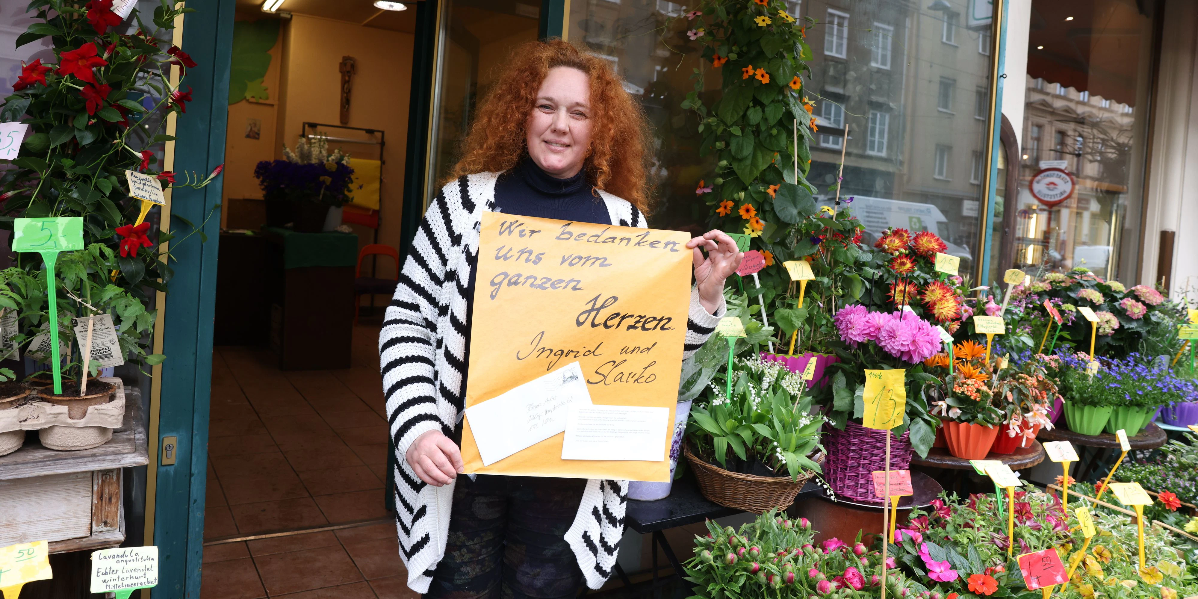 Ingrid (50) bedankt sich bei Spendern.