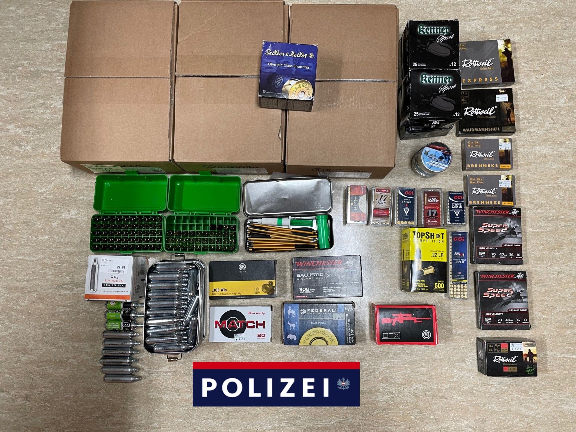 Das Munitionslager des jungen Tirolers.