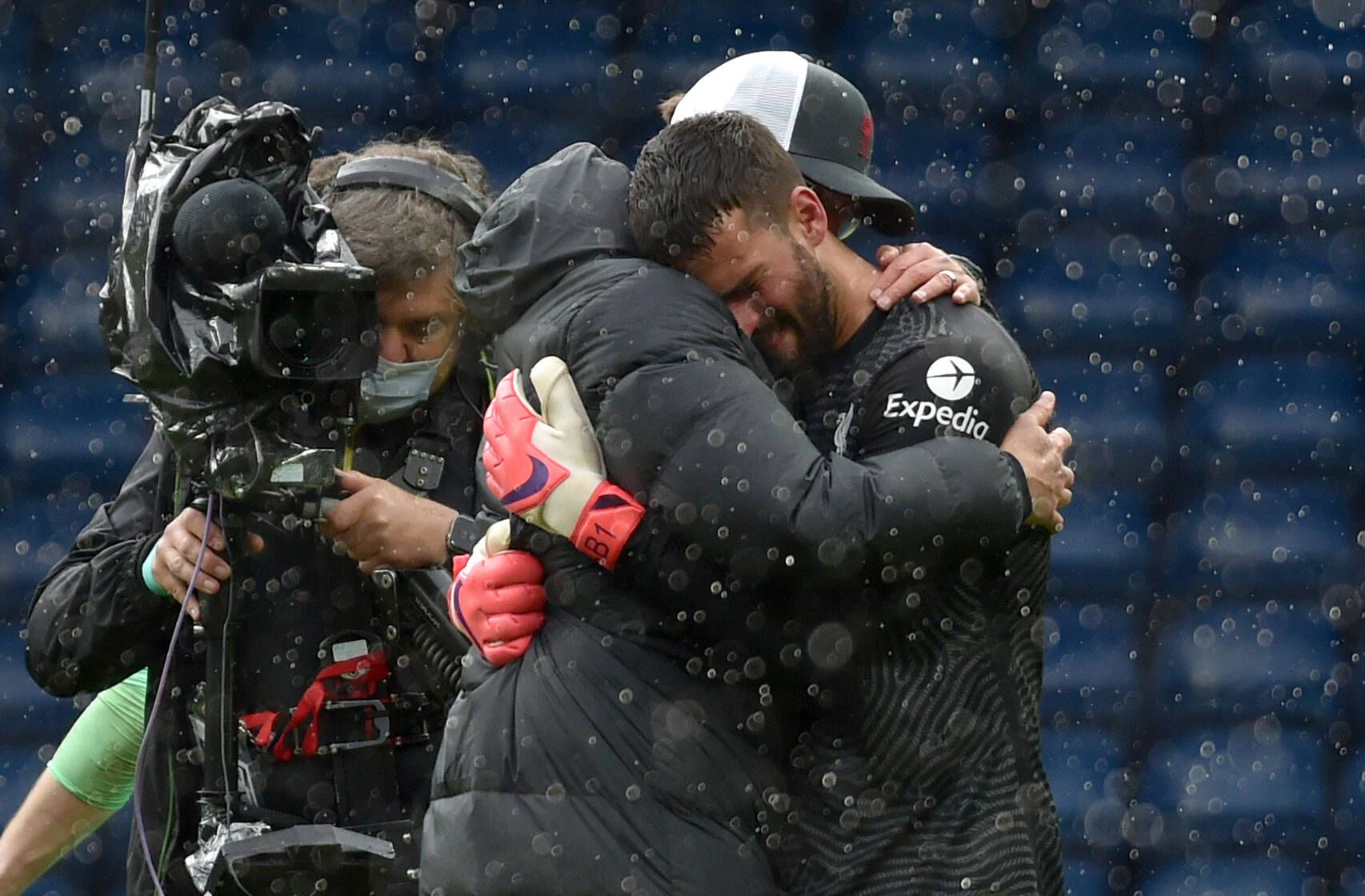 Liverpool-Keeper Alisson weint sich bei Coach Jürgen Klopp aus