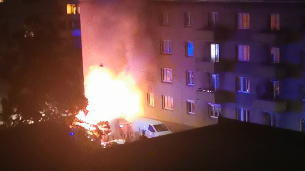 Ein Pkw brannte in der Nacht auf Montag aus.