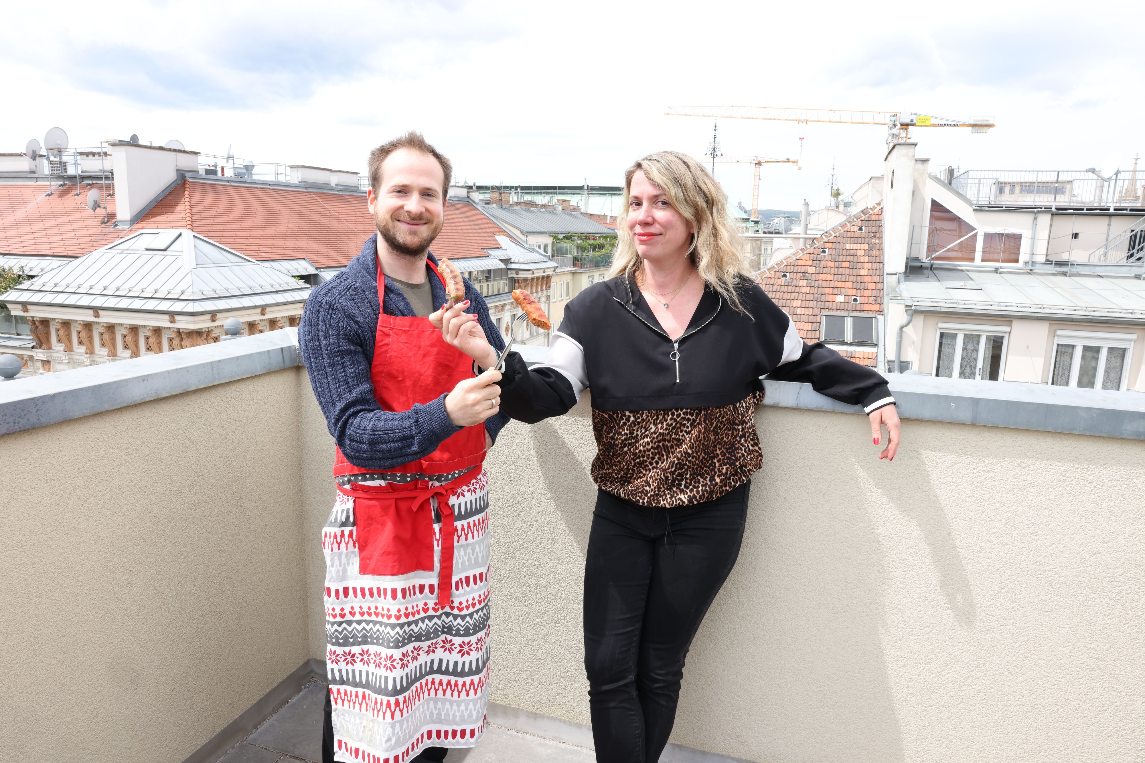 „Heute“-Redakteuren Christian Tomsits und Sandra Kartik ging’s um die Wurst.