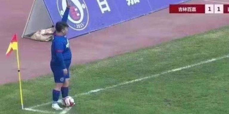 Dank Papas Millionen ist er Stammspieler