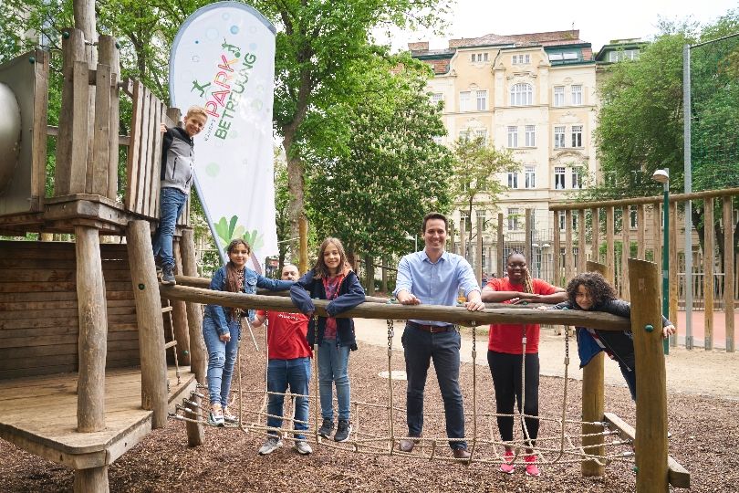 Morgen startet wieder die Parkbetreuung. In 180 Anlagen sind dann wieder 300 Mitarbeiter für die Kinder und Jugendlichen da. Den Saisonstart  feierte Vitebürgermeister und Jugendstadtrat Christoph Wiederkehr (Neos) im 