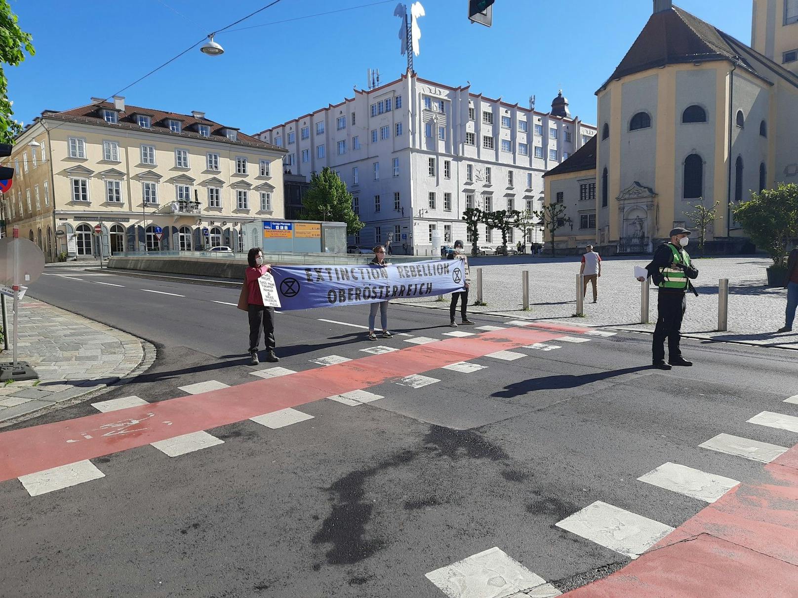 Kurz nach 17 Uhr begann die Blockade beim Pfarrplatz in der Linzer City.