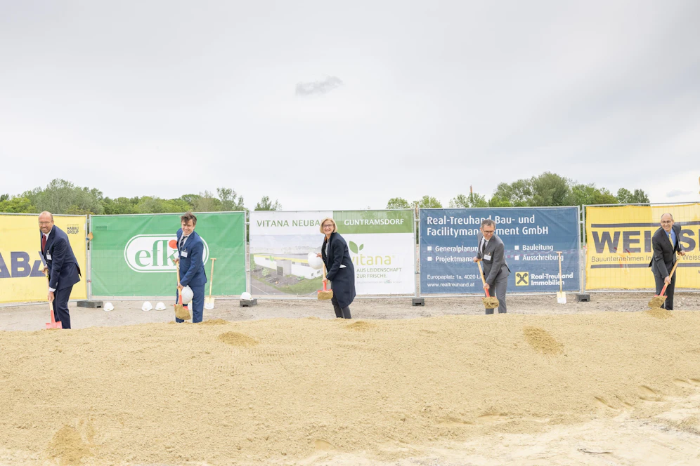 Am 19. Mai 2021 feierte efko den Spatenstich für das neue Werk in NÖ: Reinhard Schwendtbauer, Matthias Ecker, Landeshauptfrau Johanna Mikl-Leitner, Klaus Hraby und Manfred Rotheneder (v.l.)