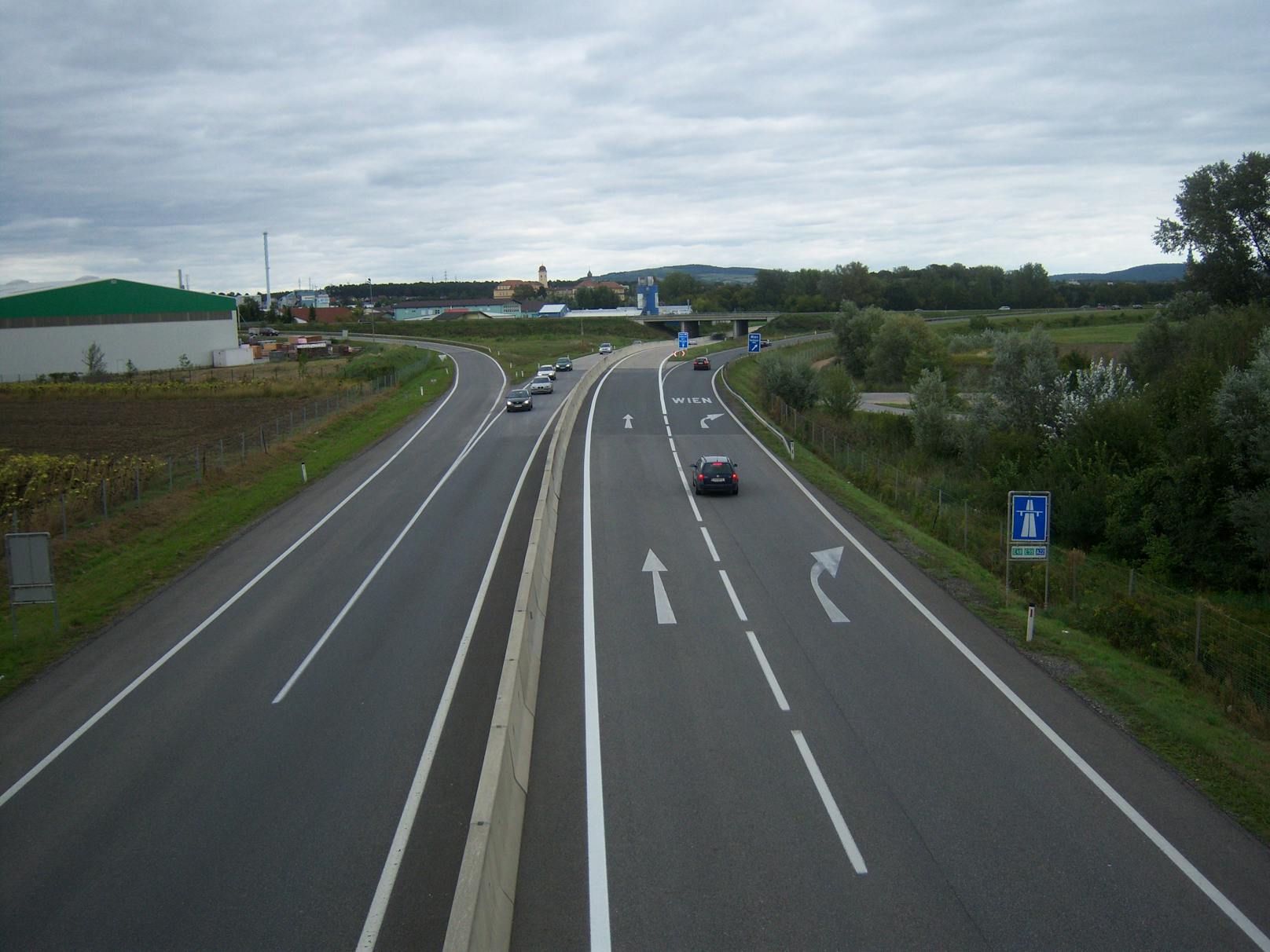 Auffahrten von der S5 auf die A22 am Knoten Stockerau.