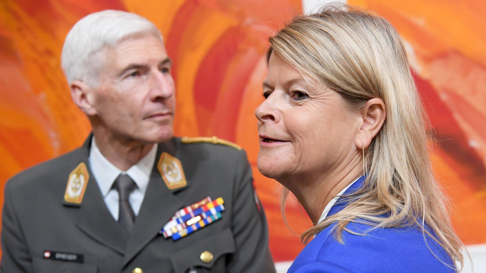 Generalstabschef Robert Brieger und Verteidigungsministerin Klaudia Tanner (ÖVP) 
