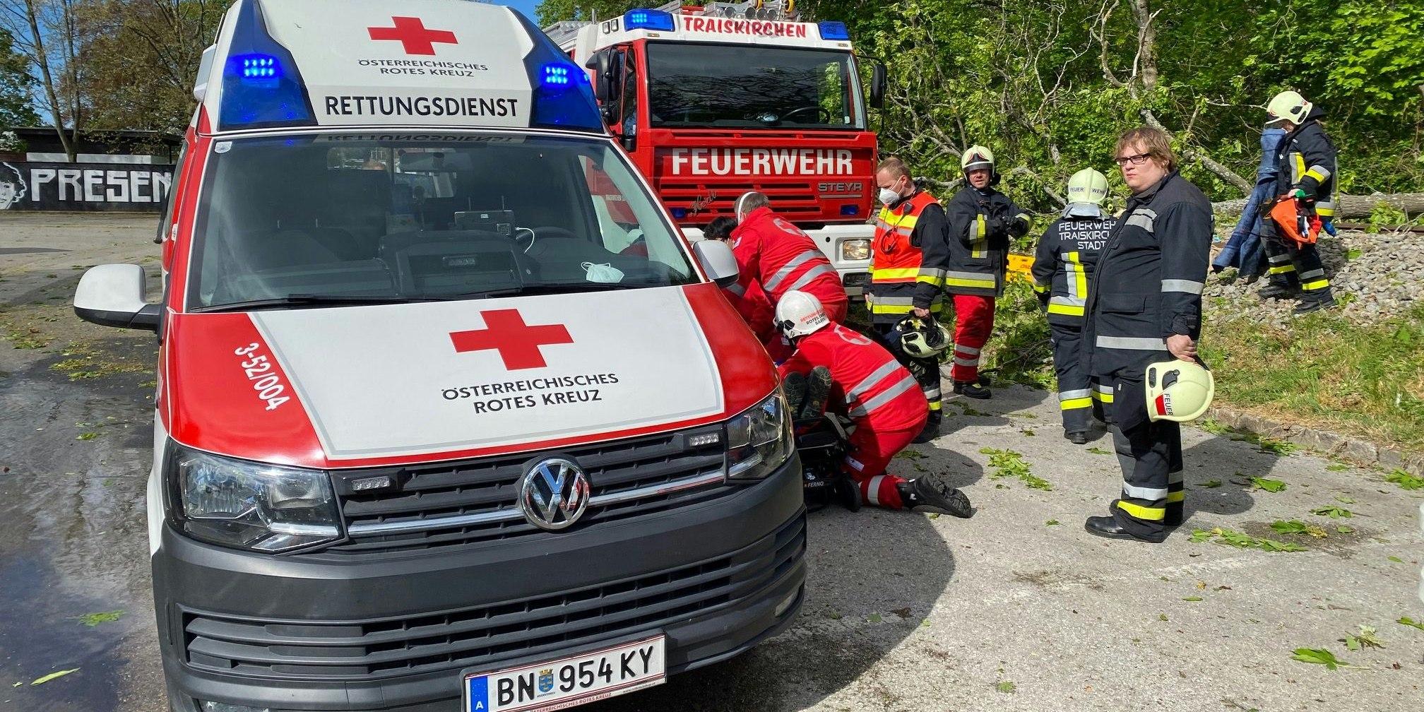 Der Feuerwehrmann wurde schwer verletzt.