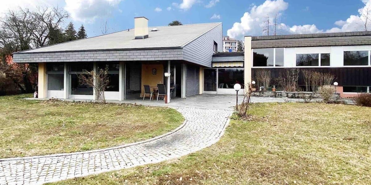 In diesem Haus, das über die Plattform Airbnb gemietet werden kann, fand am Freitagabend ein Geburtstagsfest statt.