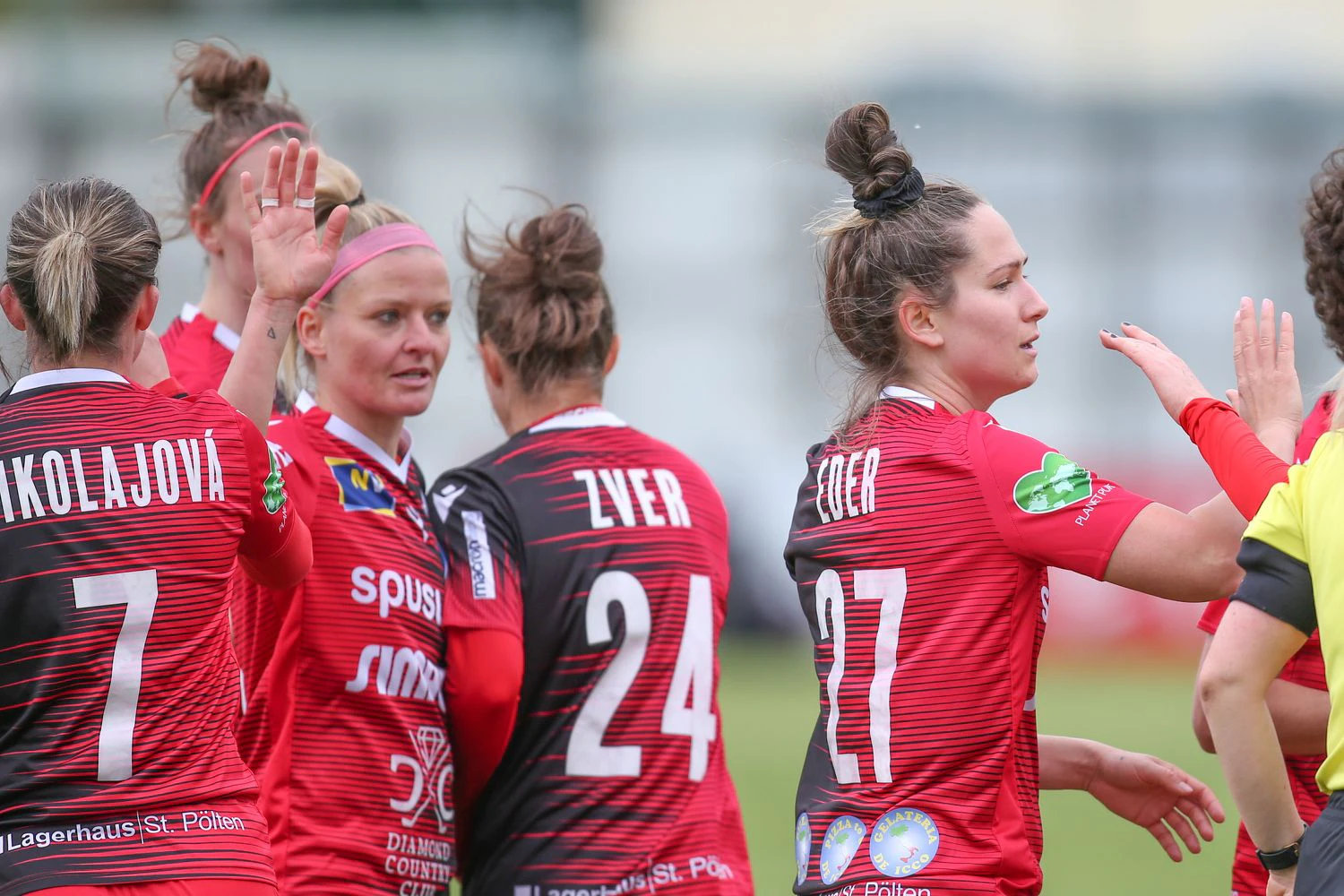 Die Kickerinnen von St. Pölten sind nicht zu stoppen.