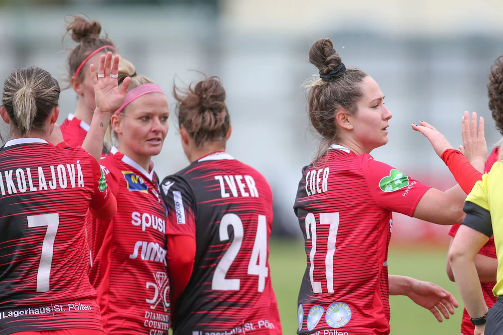 Die Kickerinnen von St. Pölten sind nicht zu stoppen.