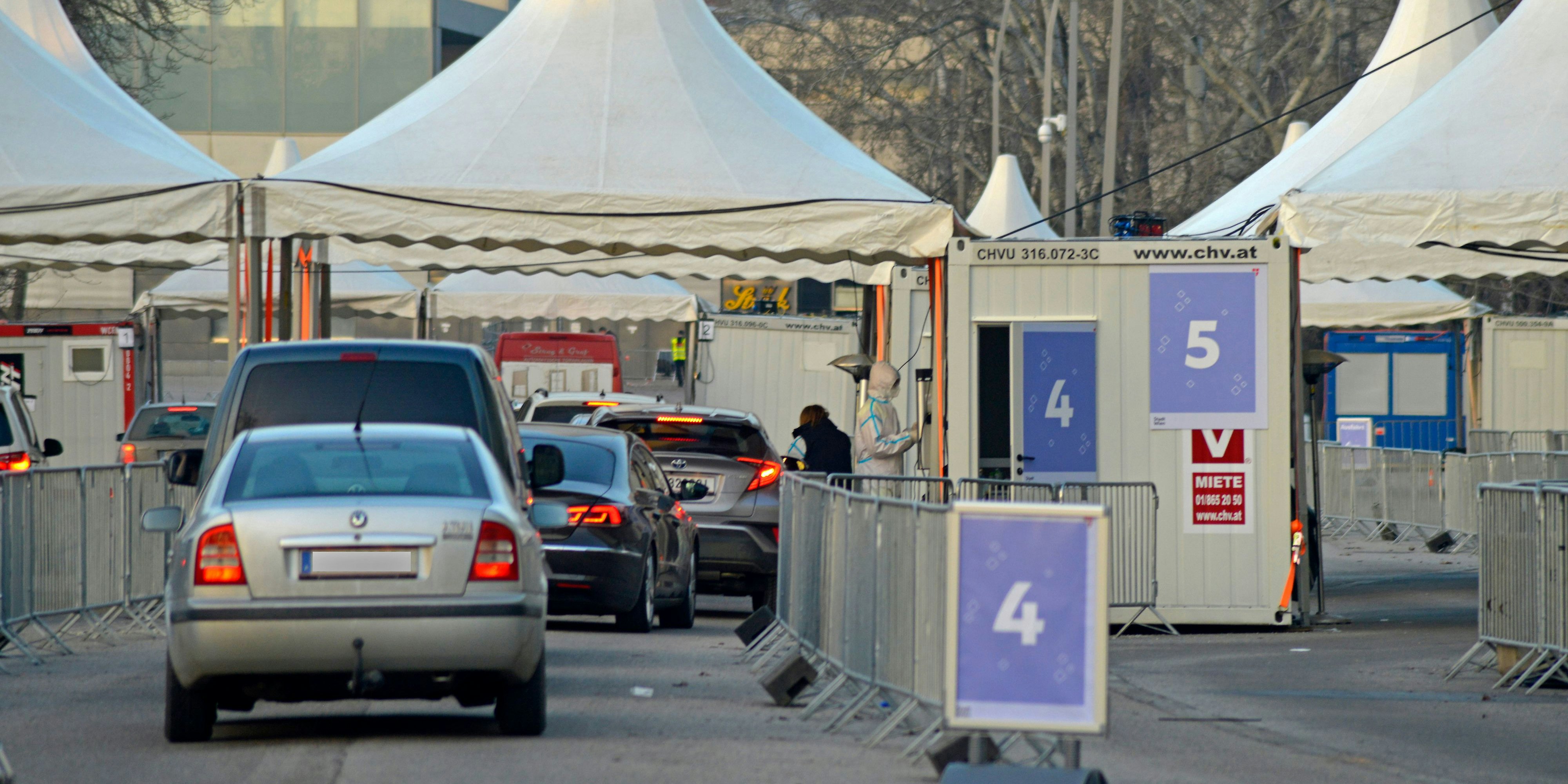 Die Corona-Teststraße beim Ernst-Happel-Stadion