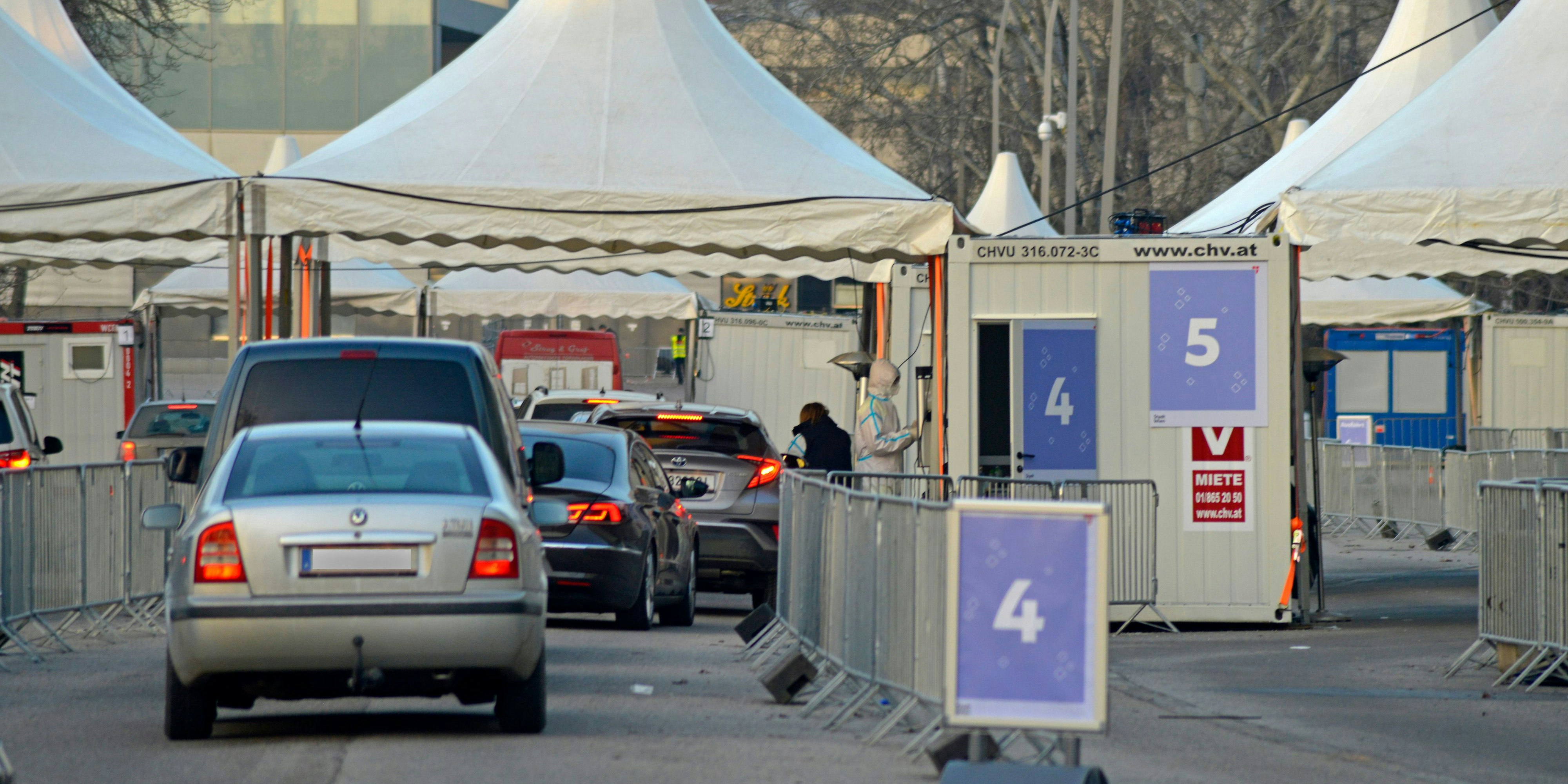 Die Corona-Teststraße beim Ernst-Happel-Stadion