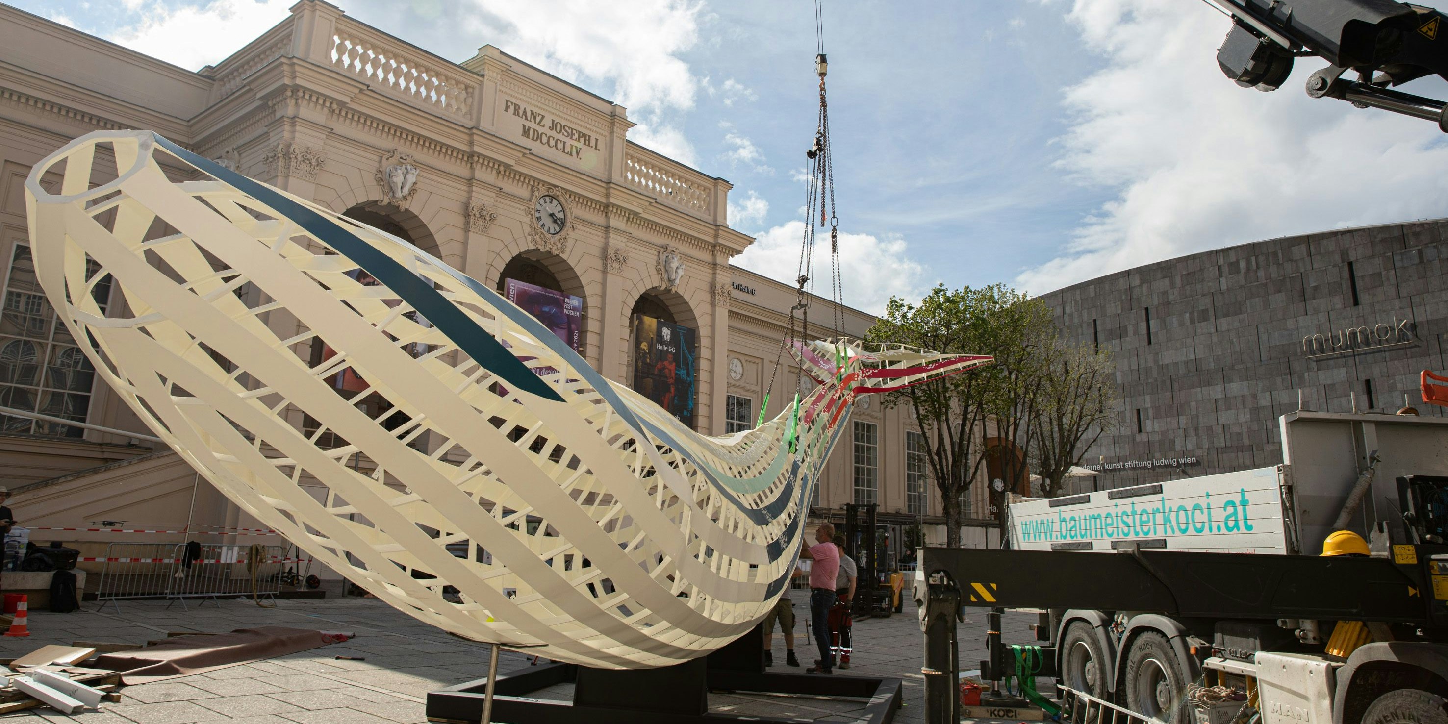 "Echoes – a voice from uncharted waters" ist vom 6. Mai bis zum 11. Juni im Haupthof des MQ zu sehen.