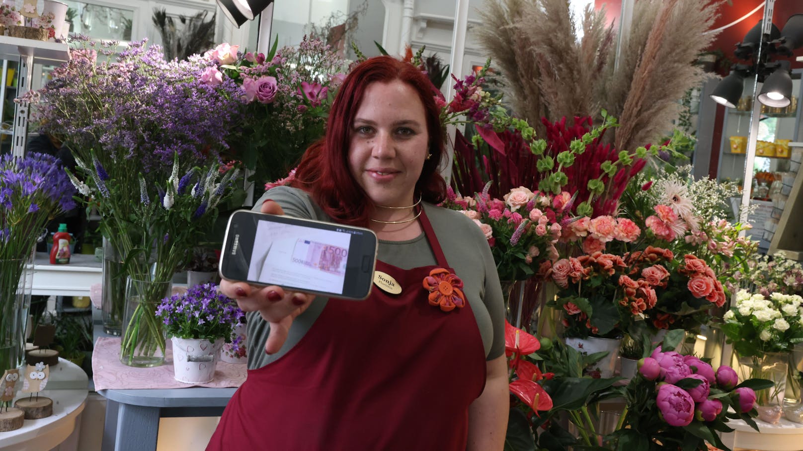 Blumenverkäuferin Sonja Joham fand Kuvert mit 500 Euro im Postfach.
