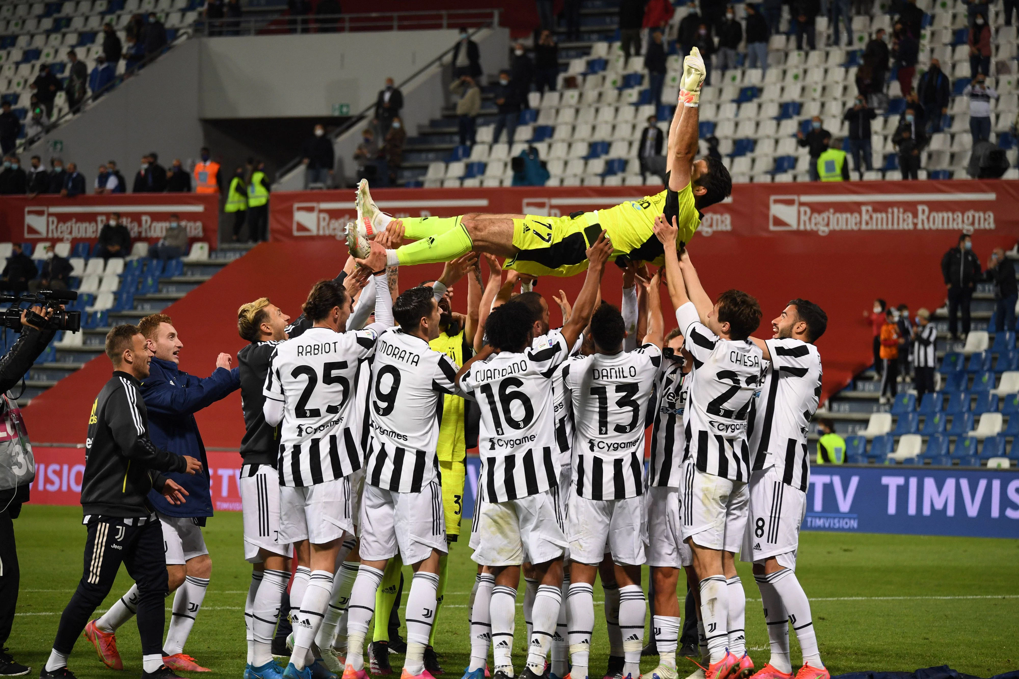 Gigi Buffon wird gefeiert