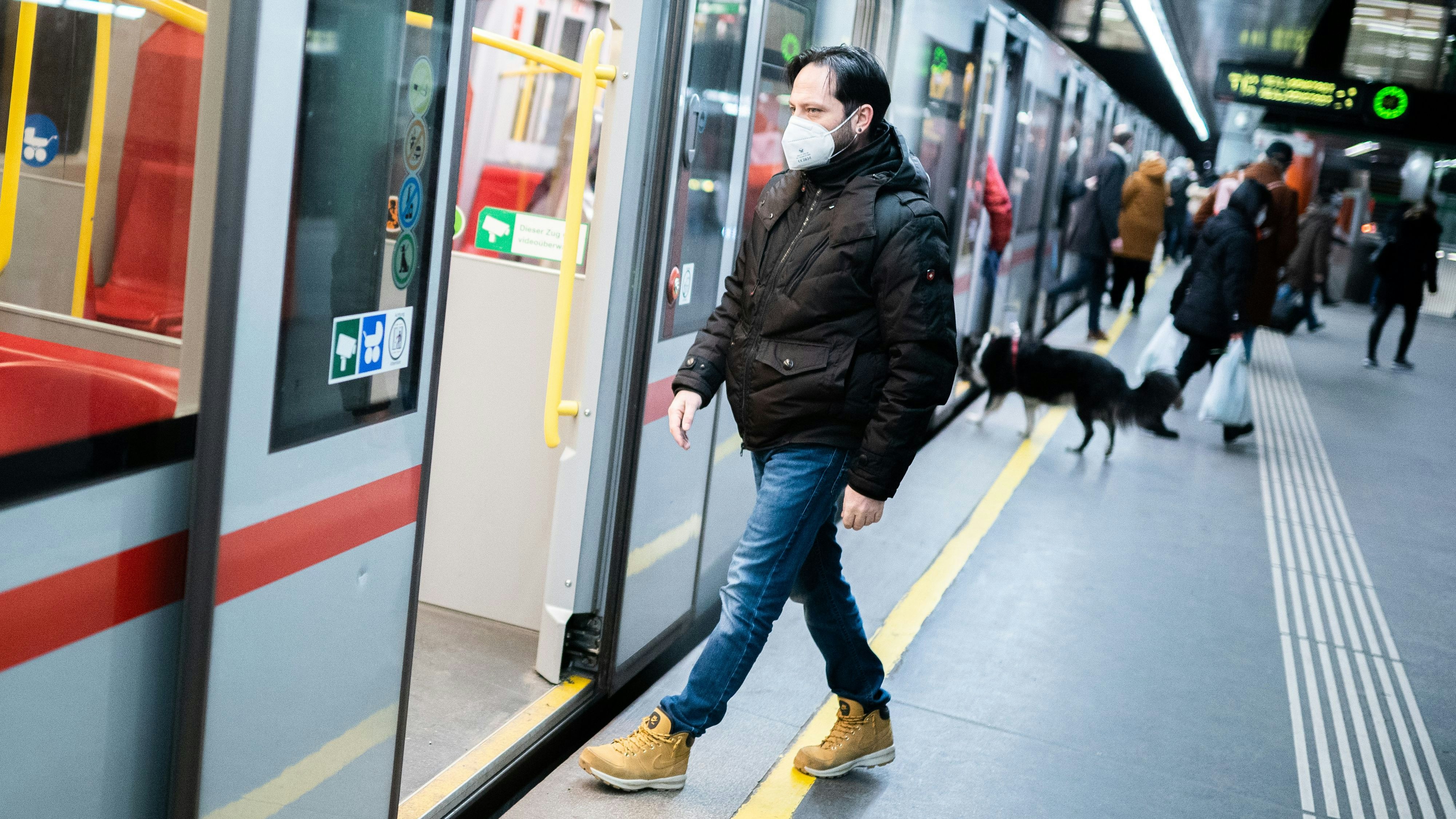 Seit 25. Jänner gilt im öffentlichen Verkehr der Wiener Linien das verpflichtende Tragen von FFP2-Masken.