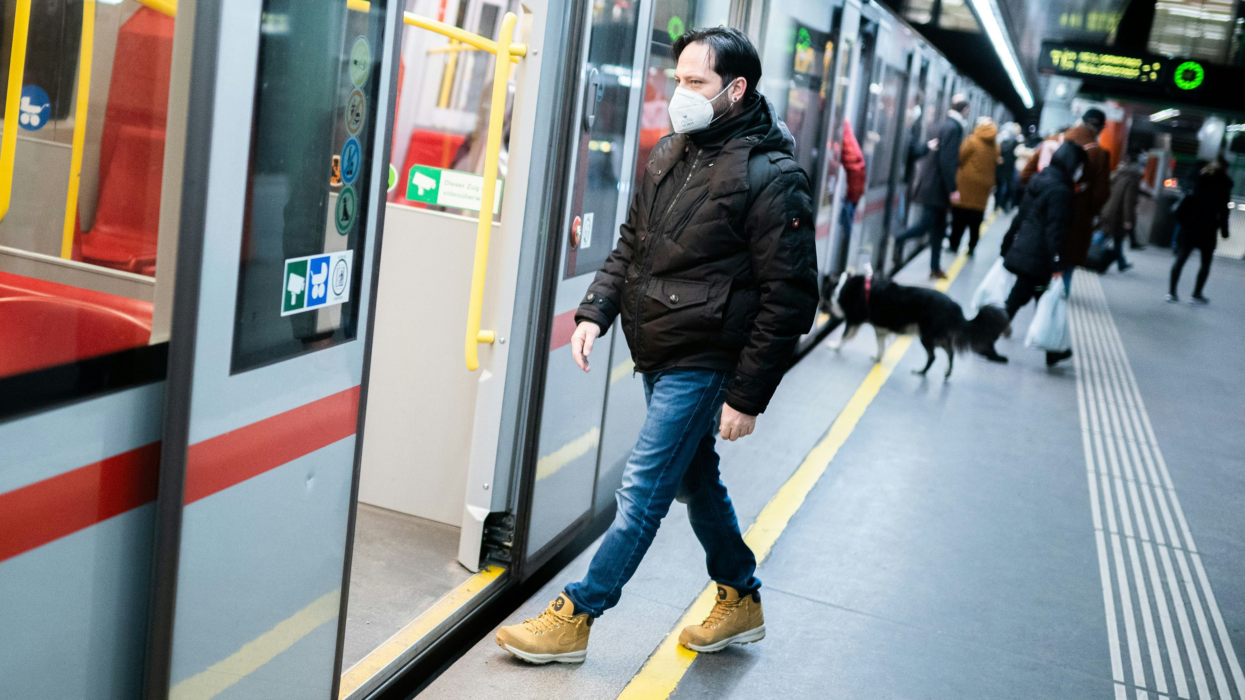 Seit 25. Jänner gilt im öffentlichen Verkehr der Wiener Linien das verpflichtende Tragen von FFP2-Masken.