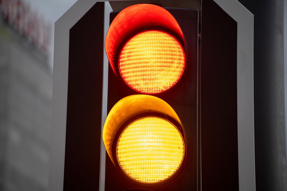 Die Corona-Ampel wird sukzessive zurückgestuft. Symbolbild