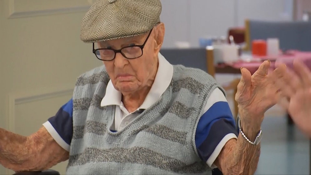 Dexter Kruger hat es mit 111 Jahren und 125 Tagen zum ältesten Australier aller Zeiten gebracht. Für sein biblisch hohes Alter hat er eine Erklärung: Hirn vom Huhn.
