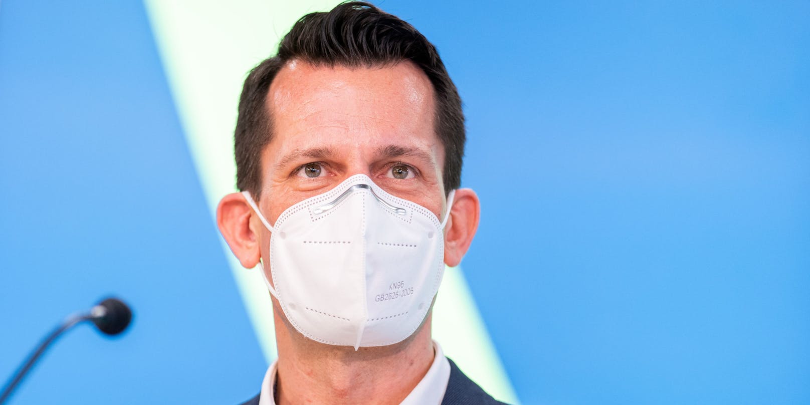 Gesundheitsminister <strong>Wolfgang Mückstein</strong> sieht noch kein Ende der Maskenpflicht