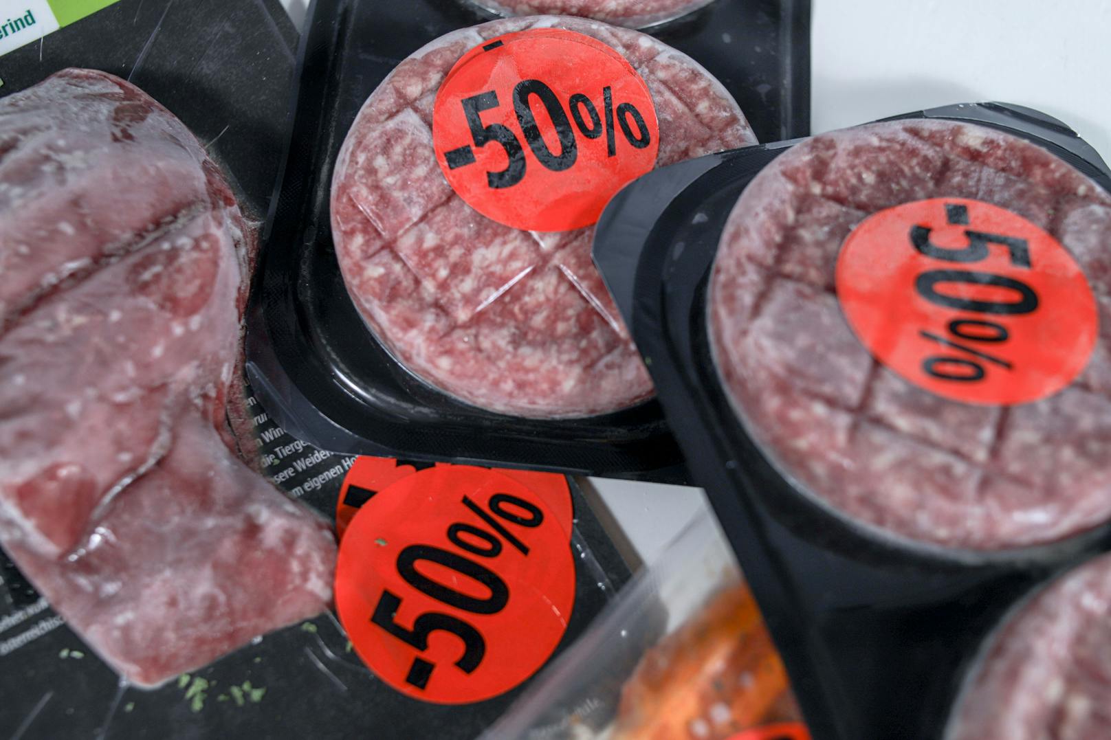 Billiges Fleisch in einem österreichischen Supermarkt