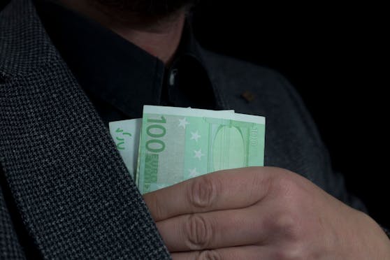 Die Täter ließen sich meist in Bargeld bezahlen.