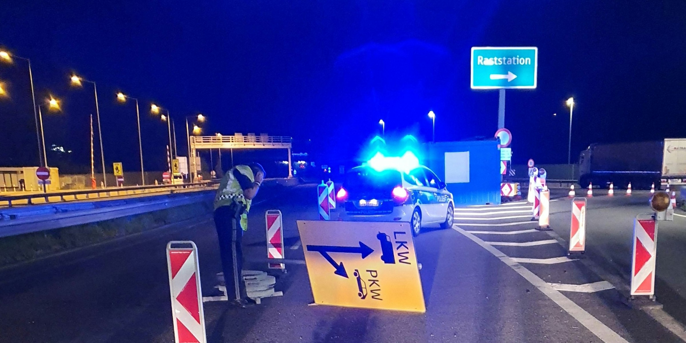 Die Ölspur und Teile des Unfallautos könnten den Fahrerflüchtigen enttarnen. 