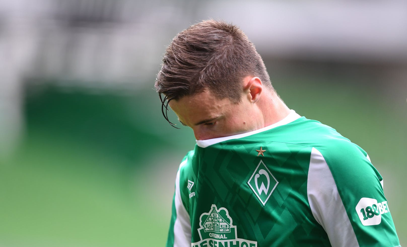 Marco Friedl steigt mit Werder Bremen ab.