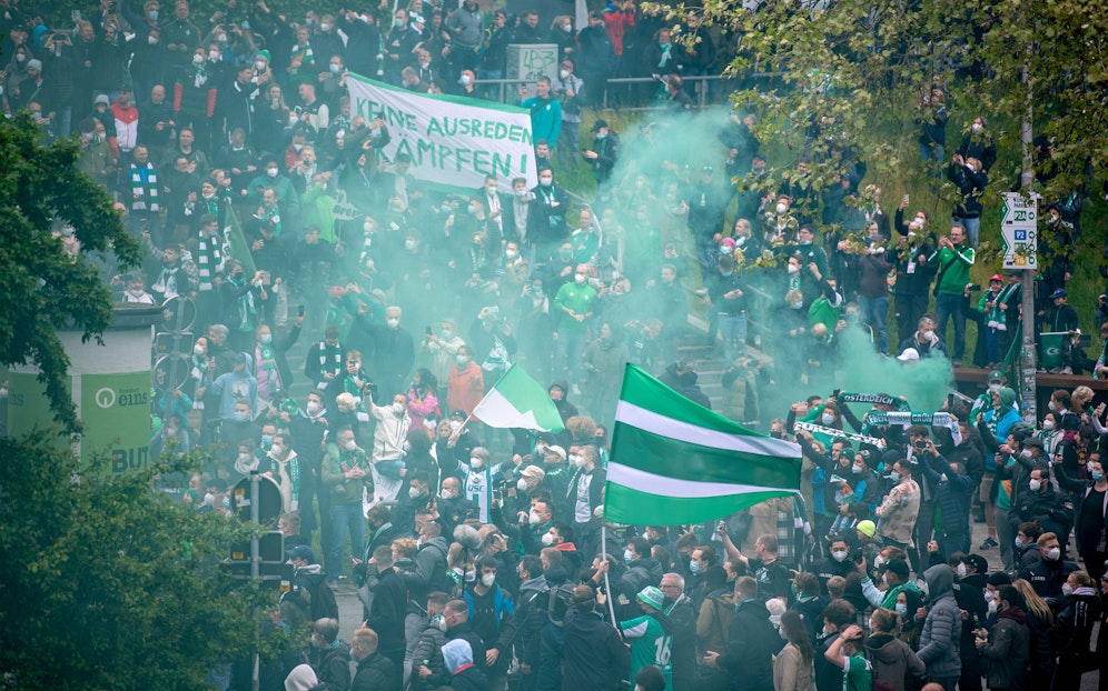 Wilde Szenen nach dem Bremen-Abstieg