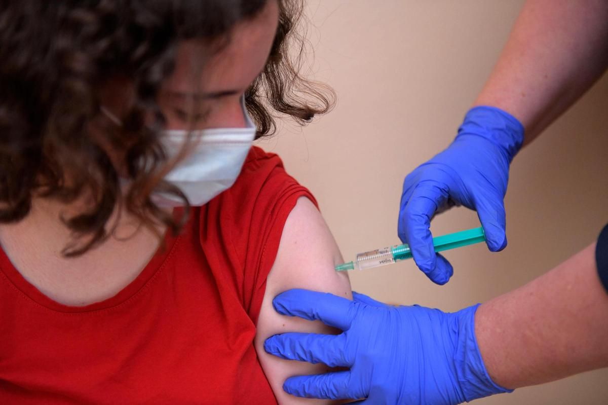 Insgesamt verlaufen die Impfungen in der Schweiz aber problemlos. Die allermeisten der 3,7 Millionen verabreichten Spritzen verursachten keine nennenswerten Folgen.