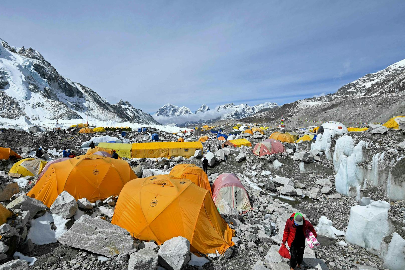 Im Basislager am Mount Everest soll es mehrere Corona-Fälle geben.
