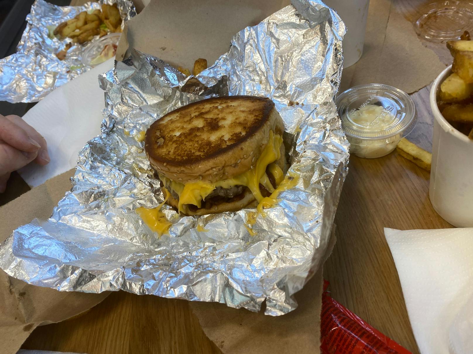 "Secret Menu": Das "Patty melt", von dem auch US-Komiker Jimmy Fallon nicht genug bekommen kann, steht nicht auf der Karte und vereint einen Burger mit einem Sandwich. Einfach ein "Grilled Cheese"-Sandwich mit einem Burger Patty darin bestellen.